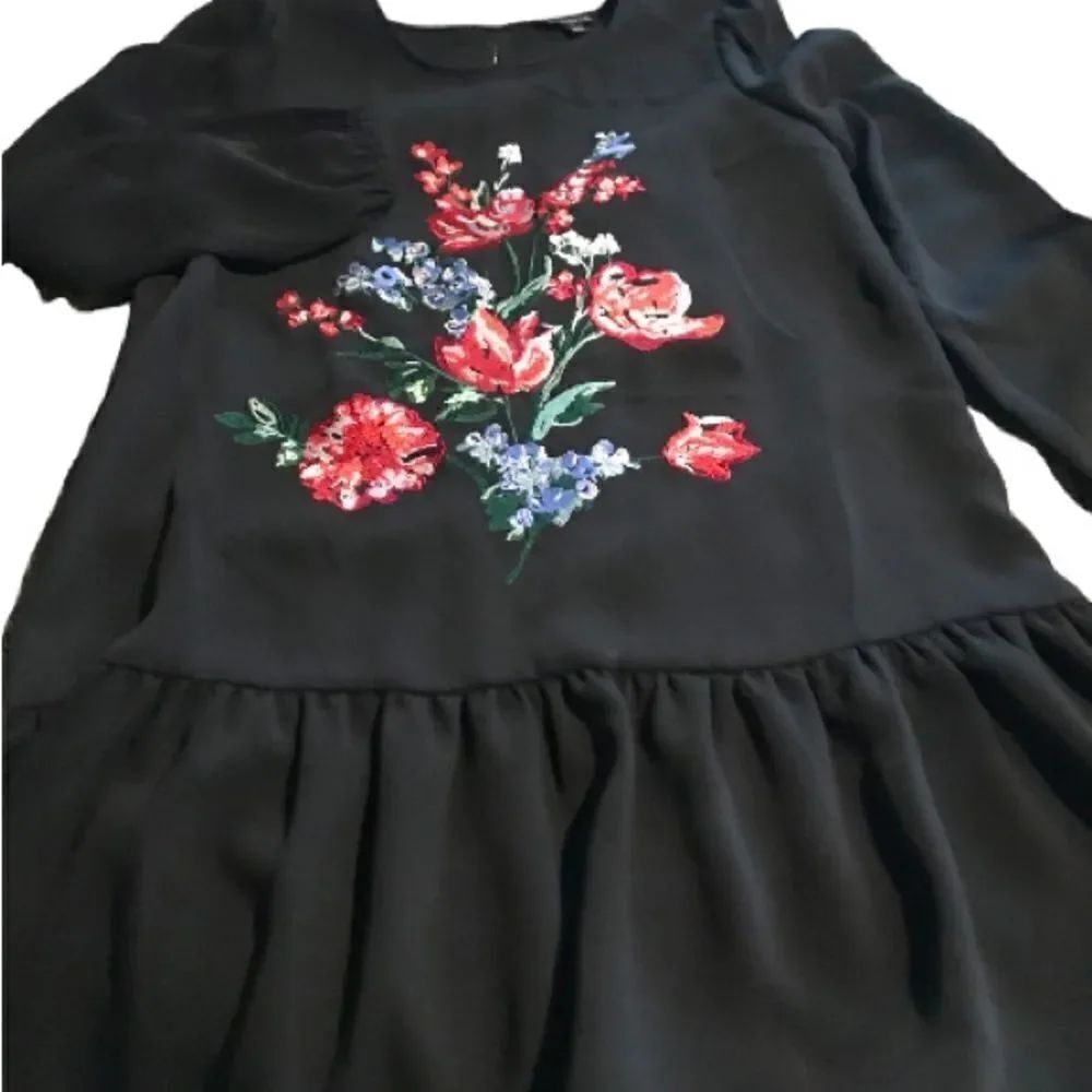 Express size small dress with ruffle like new see pics